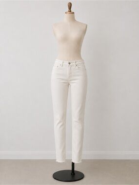 White High Rise Straight Leg Jeans Size 9 Minimal Clean Girl Denim